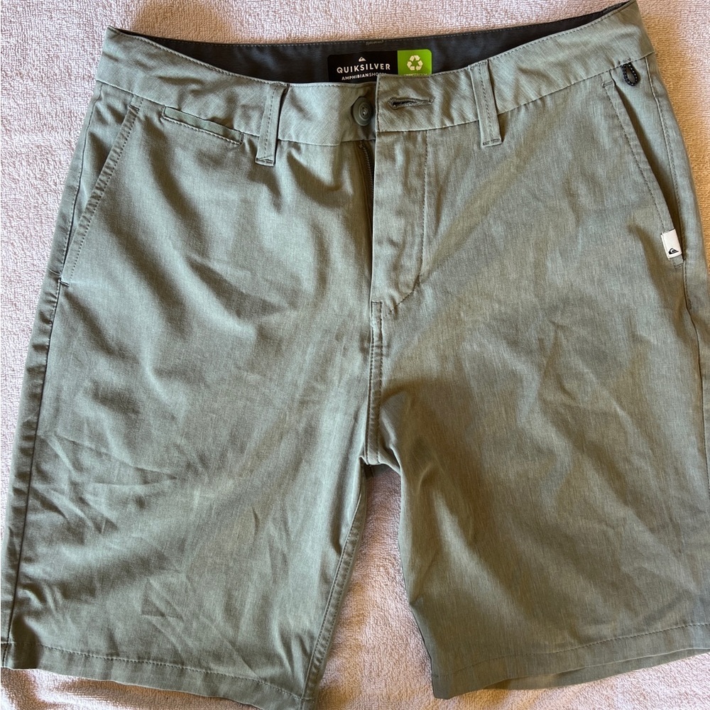 Men’s size 30 Quiksilver amphibian shorts.